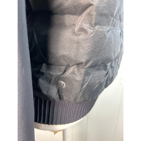 Lululemon Non-Stop Bomber Reversible Jacket in Black. Size 6. - Picture 7 of 12